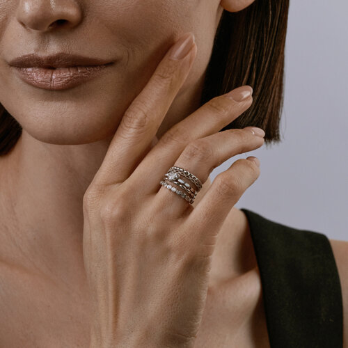 Наборное кольцо из серебра с фианитами из серебро — вид 2