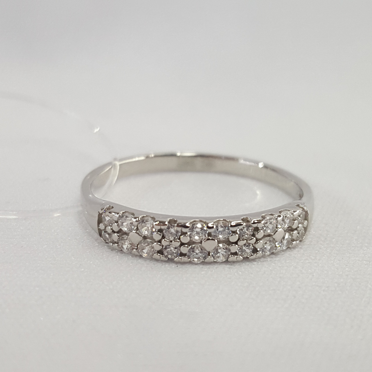 Кольцо из серебра с фианитами - видео на модели