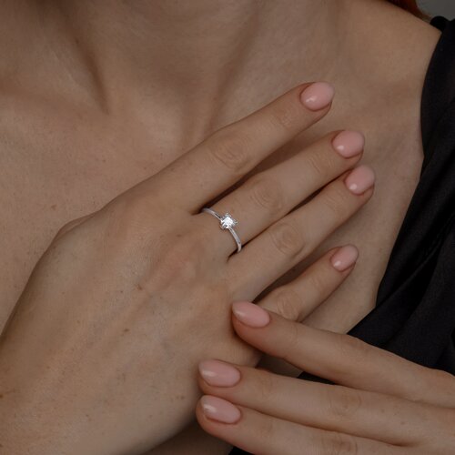 Помолвочное кольцо из серебра с фианитом из серебро — вид 5