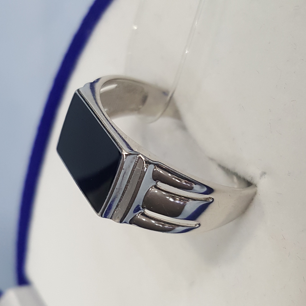 Кольцо из серебра с эмалью - видео на модели