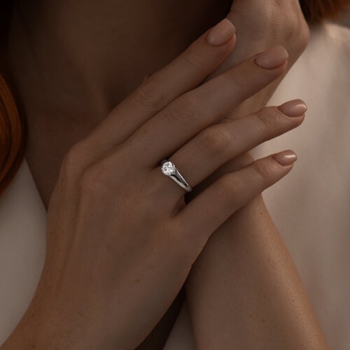 Кольцо из серебра с фианитом из серебро — вид 3