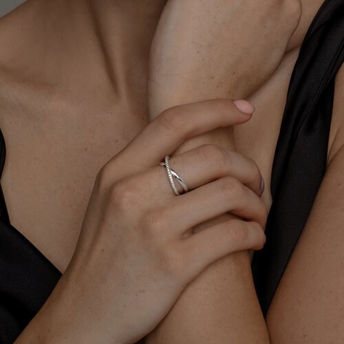 Кольцо из серебра с фианитами из серебро — вид 4