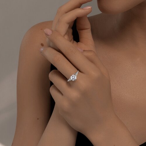 Кольцо из серебра с фианитом из серебро — вид 4