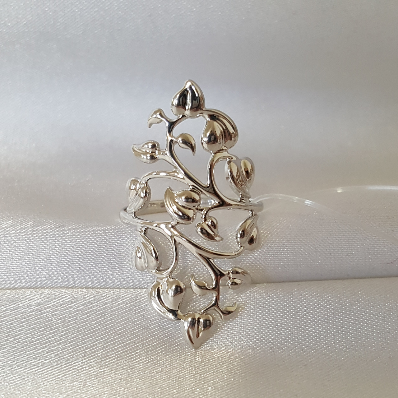 Кольцо из серебра - видео на модели