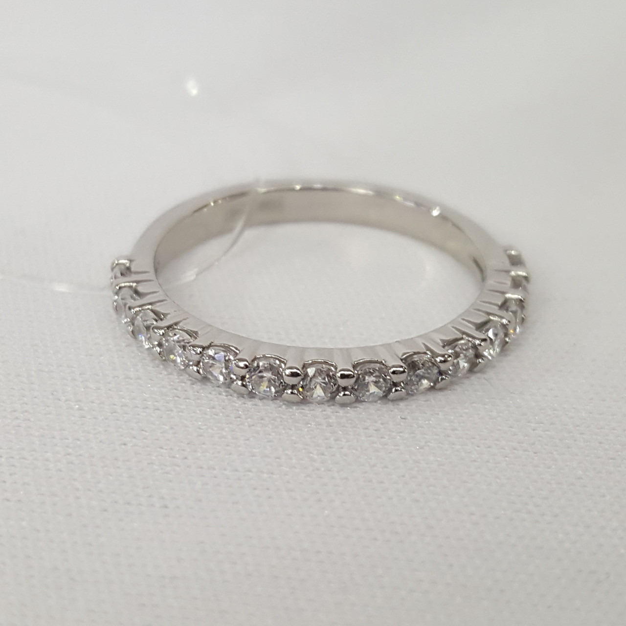 Кольцо из серебра с фианитами - видео на модели