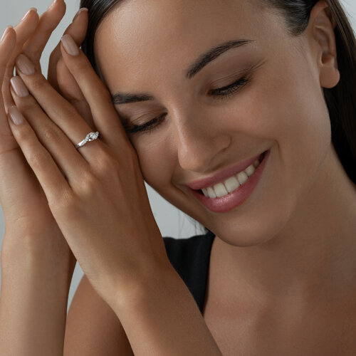 Кольцо из серебра с фианитами из серебро — вид 4