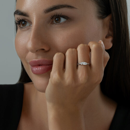 Кольцо из серебра с фианитами из серебро — вид 3