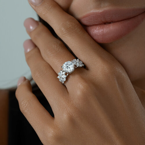 Кольцо из серебра с фианитами из серебро — вид 3