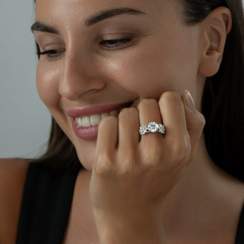 Кольцо из серебра с фианитами из серебро — вид 4