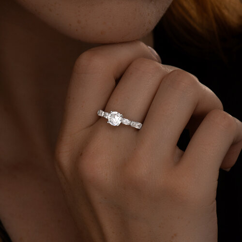 Кольцо из серебра с фианитами из родированное серебро — вид 2