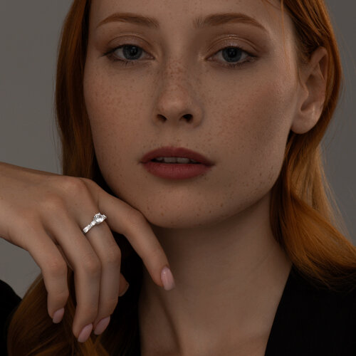 Кольцо из серебра с фианитами из родированное серебро — вид 3