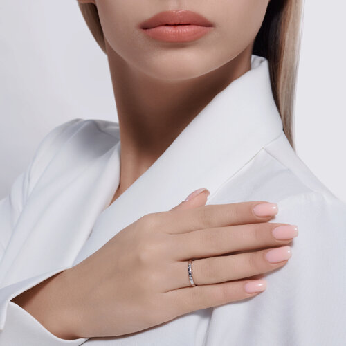 Кольцо из серебра с фианитами из серебро — вид 3