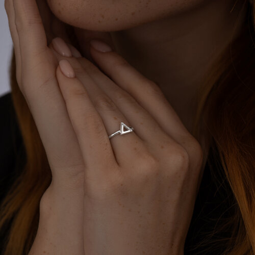 Кольцо из серебра с фианитами из серебро — вид 3