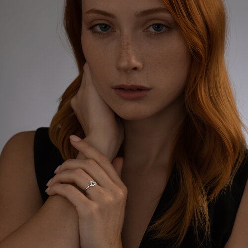 Кольцо из серебра с фианитами из серебро — вид 4