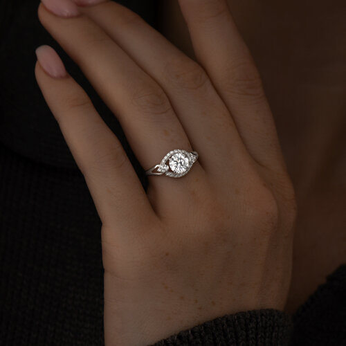 Кольцо из серебра с фианитами из серебро — вид 2