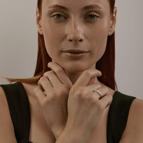 Кольцо из серебра с фианитами из серебро — вид 3