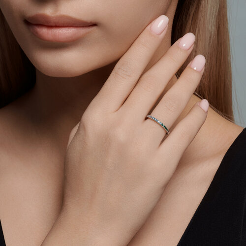 Кольцо из серебра с фианитами из родированное серебро — вид 2