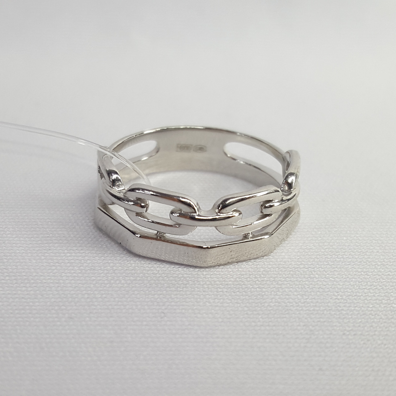 Кольцо из серебра - видео на модели