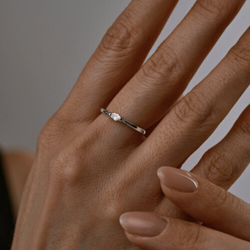 Кольцо из серебра с фианитом из серебро — вид 3