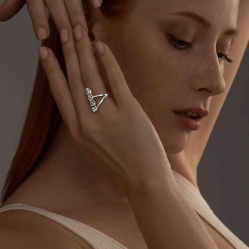 Кольцо из серебра с фианитами из серебро — вид 4