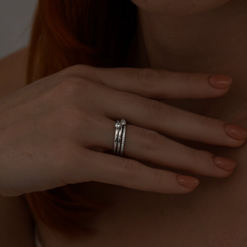 Кольцо из серебра с фианитами из серебро — вид 3