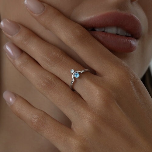 Кольцо из серебра с фианитами из серебро — вид 2