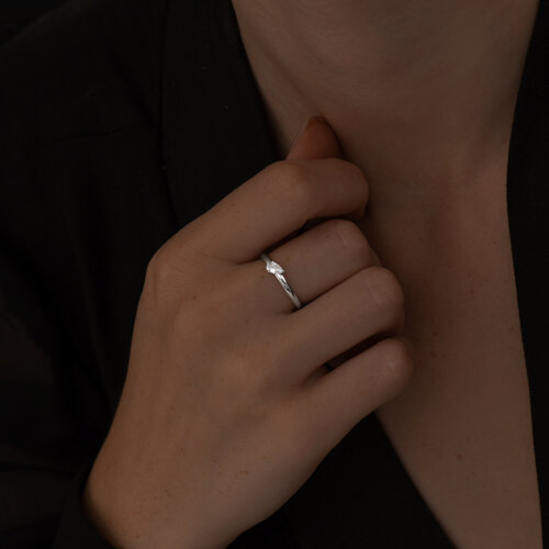 Кольцо из серебра с фианитом из серебро — вид 3