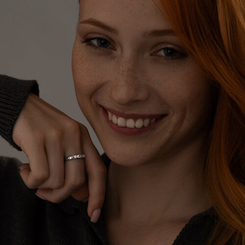 Кольцо из серебра с фианитами из серебро — вид 3