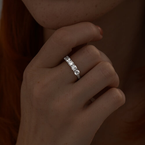 Кольцо из серебра с фианитами из серебро — вид 3