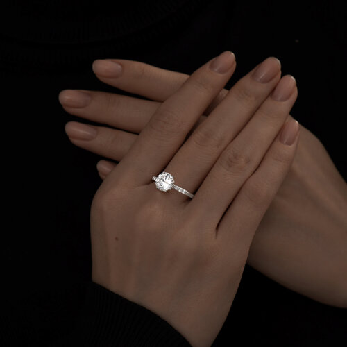 Кольцо из серебра с фианитами из серебро — вид 3