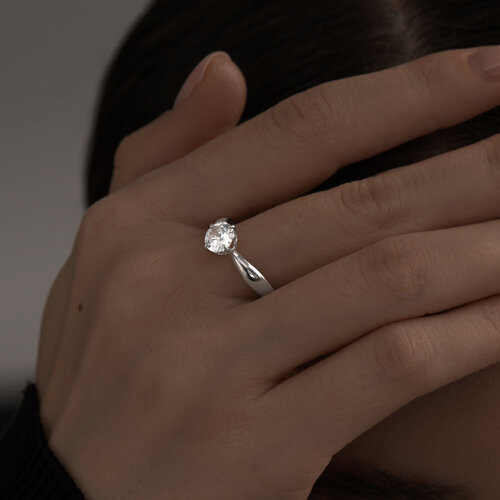 Кольцо из серебра с фианитом из серебро — вид 3