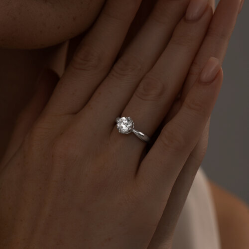 Кольцо из серебра с фианитом из серебро — вид 2