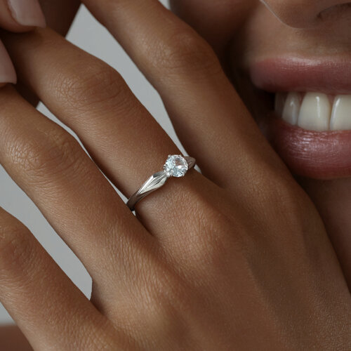 Кольцо из серебра с фианитом из серебро — вид 4