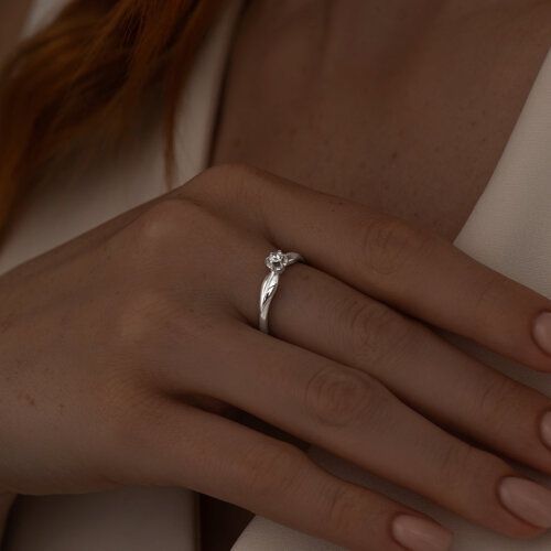 Кольцо из серебра с фианитом из серебро — вид 2