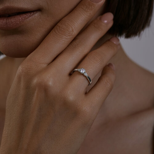 Кольцо из серебра с фианитами из серебро — вид 2