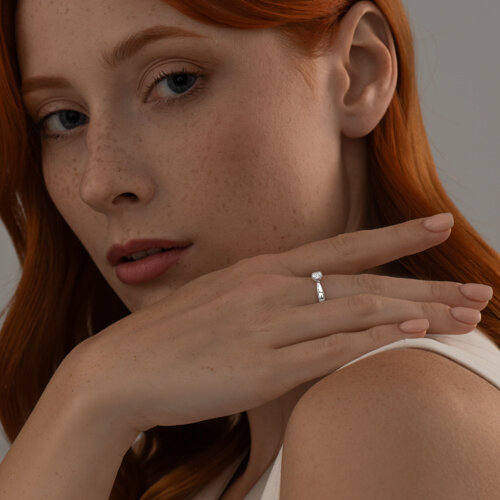 Кольцо из серебра с фианитом из серебро — вид 3