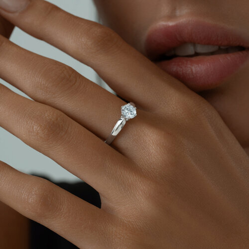 Кольцо из серебра с фианитом из серебро — вид 2