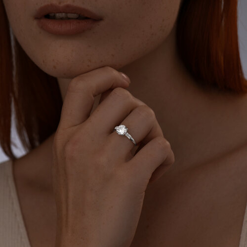 Кольцо из серебра с фианитами из серебро — вид 2