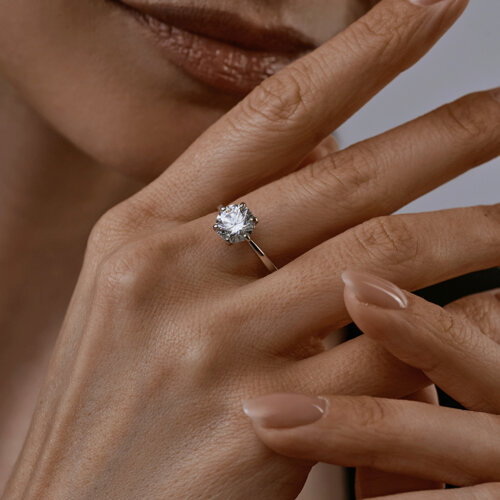 Кольцо из серебра с фианитом из серебро — вид 2