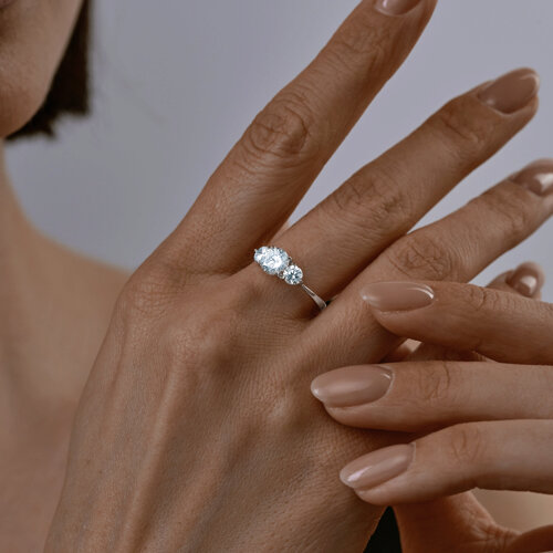 Кольцо из серебра с фианитами из серебро — вид 2