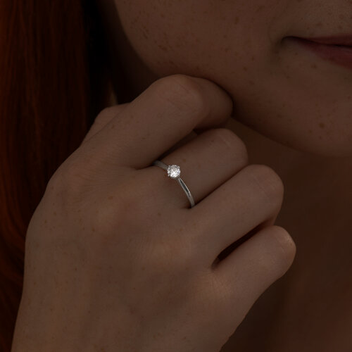 Кольцо из серебра с фианитом из серебро — вид 2