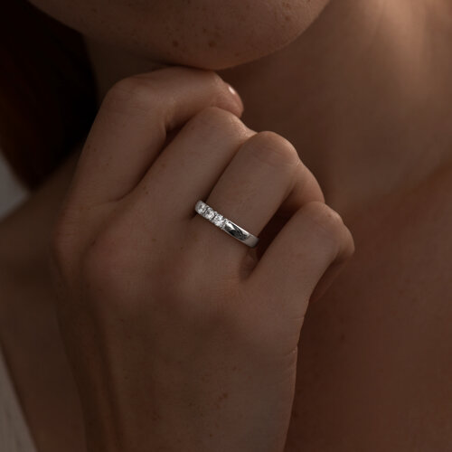 Кольцо из серебра с фианитами из серебро — вид 2