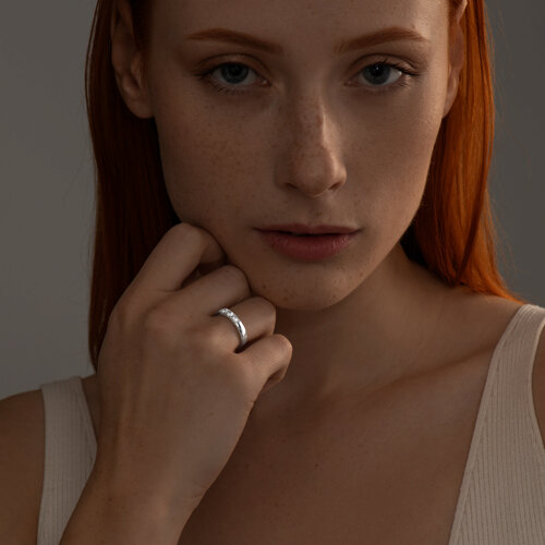 Кольцо из серебра с фианитами из серебро — вид 3