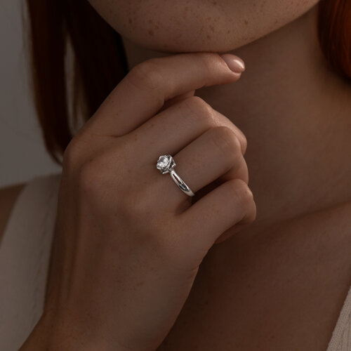 Кольцо из серебра с фианитом из серебро — вид 2