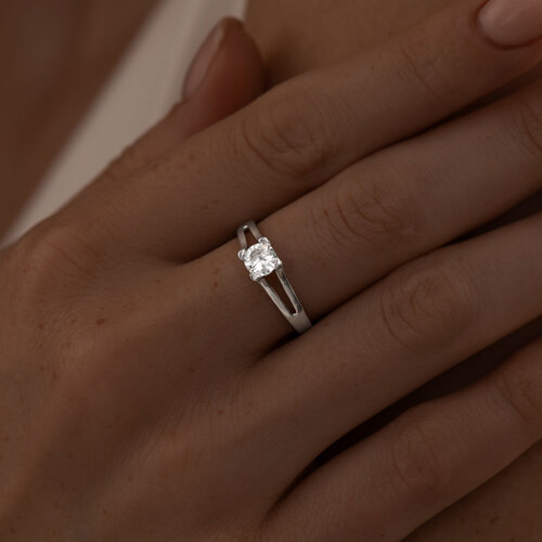 Кольцо из серебра с фианитом из серебро — вид 2