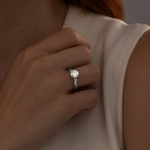 Кольцо из серебра с фианитом из серебро — вид 2