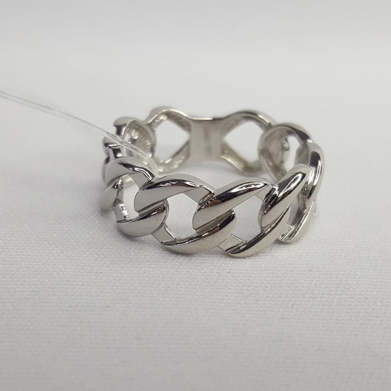 Кольцо из серебра - видео на модели