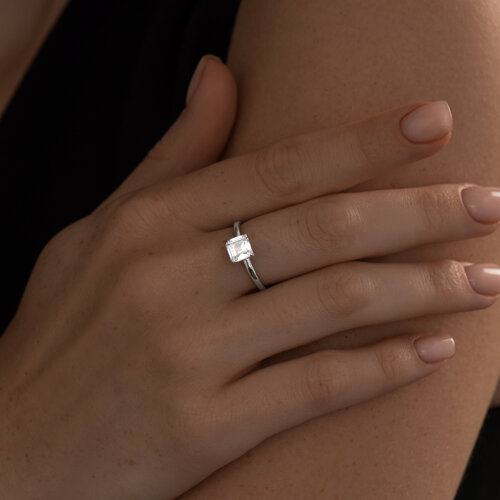 Кольцо из серебра с фианитом из серебро — вид 2