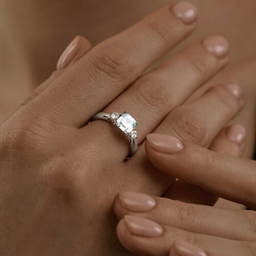 Кольцо из серебра с фианитами из серебро — вид 2