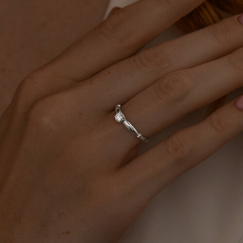 Кольцо из серебра с фианитом из серебро — вид 2